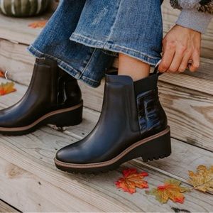 FAUX LEATHER BOOTIES